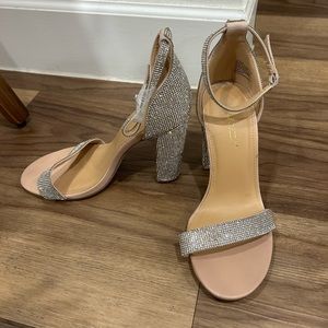 SHOE DAZZLE- Size 8.5 Wide Sparkly Heel